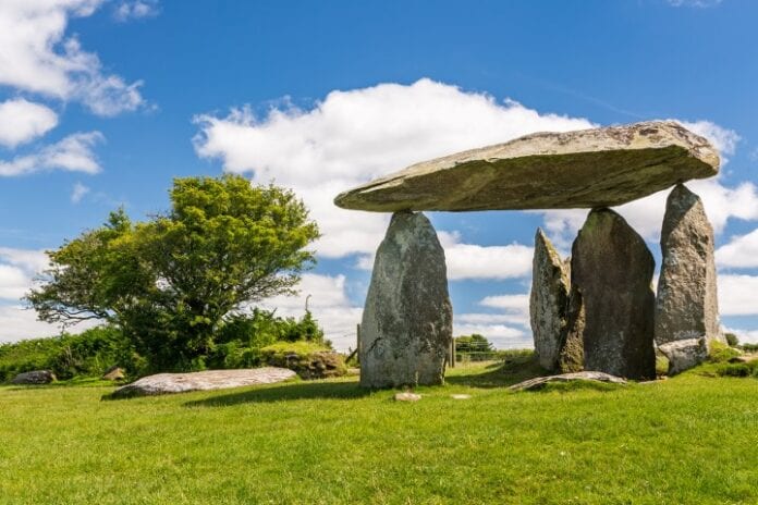 11 - Pentre Ifan 01 (Small)