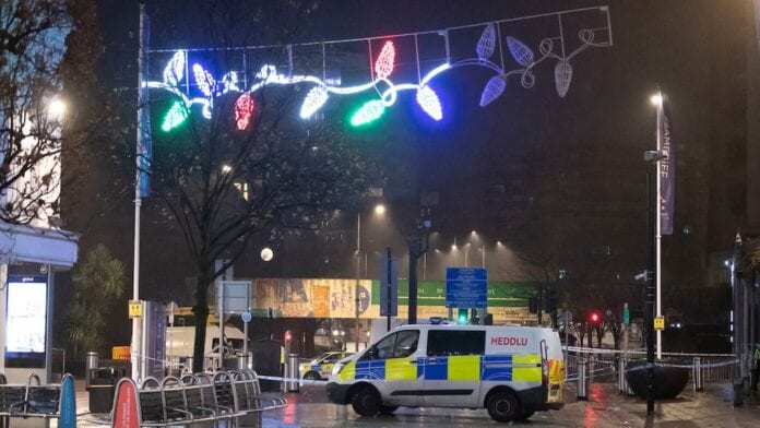 _115600116_mhorwood_police_incident_cardiff_211120_017 (1)
