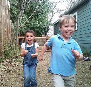 Benefits-of-outdoor-play-Lars_Plougmann-ccbysa2-cropped-320x