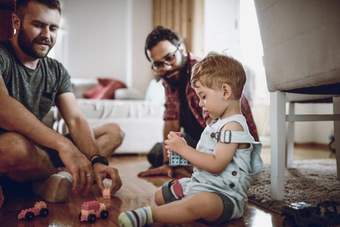 Gay_fathers_with_child.width-1000
