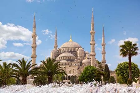 blue-mosque-in-istanbul-PHUHH33