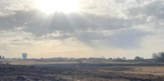 Firefighter sustains injury whilst fighting grass fire