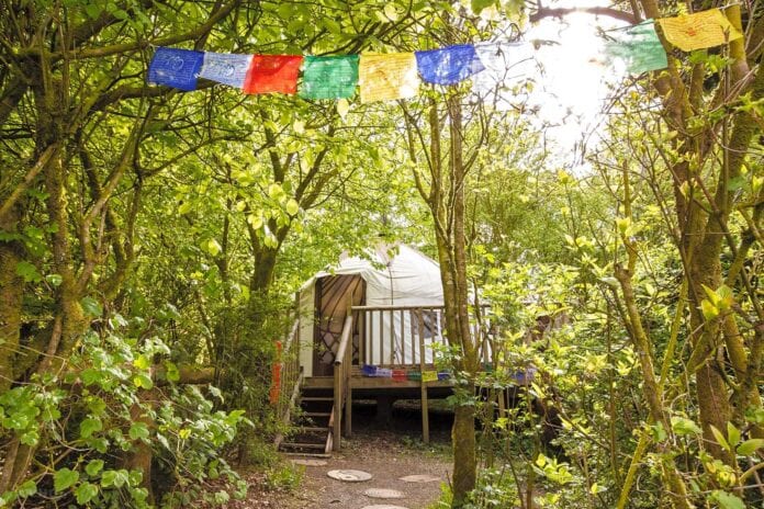 384182
