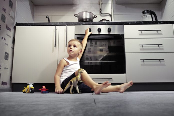 Accident,Prevention.,The,Child,Unattended,Playing,In,The,Kitchen,With gas safety
