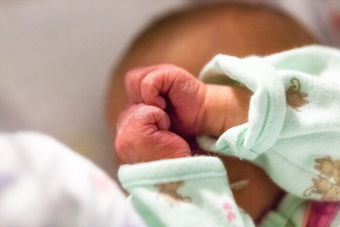 baby-close-hands-1006322788-17