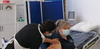 Diabetes UK Cymry urges people living with diabetes to get their flu jab and COVID-19 booster vaccine