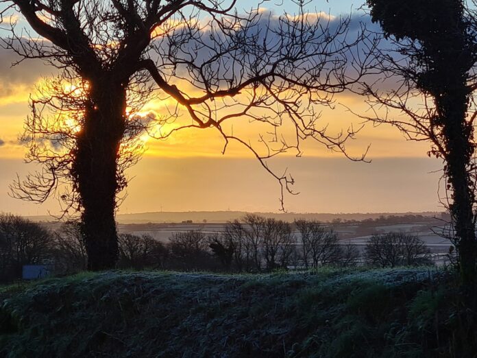 Rebecca-Pembs-frosty-sunrise-Run-1000-2021.jpg