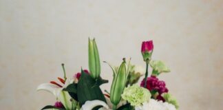 Five simple tricks to make your flowers last longer!