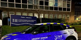 Car newydd yn rhoi hwb i gefnogaeth hanfodol canolfan rhoddwyr llaeth i fabanod sâl a chynamserol