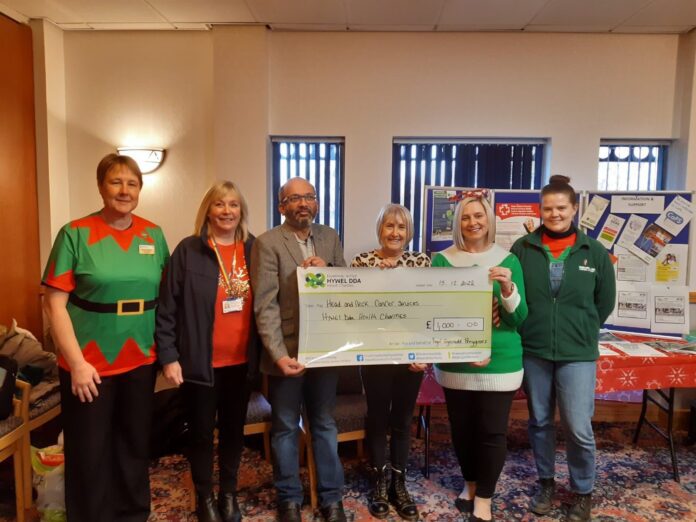 Nicola-Martin-Davies-cheque-presentation-min