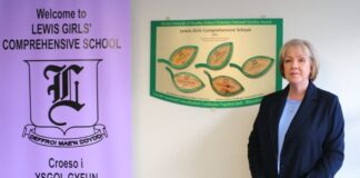 Lewis Girls’ School achieve The National Quality Award for Healthy Schools