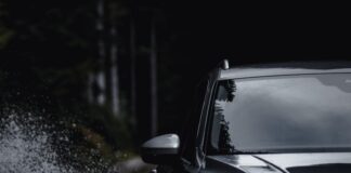 Flashing, Splashing and Swearing – 5 surprising ways to incur driving penalty points