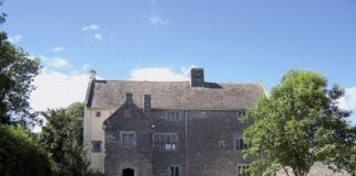 Llancaiach Fawr celebrates two prestigious awards from Visit Wales