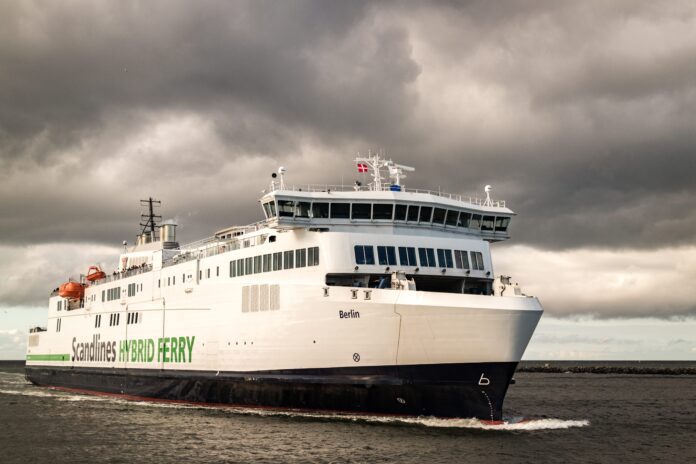 20170624_Scandlines_HybridFerry_Berlin_IMG_1708_by_sebaso-min