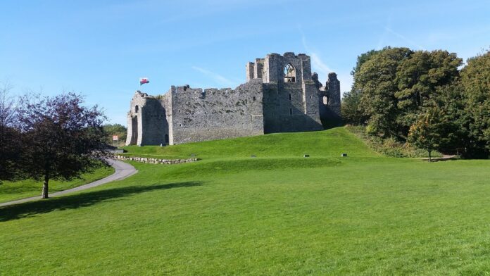 castle-g8f119cb19_1280-min