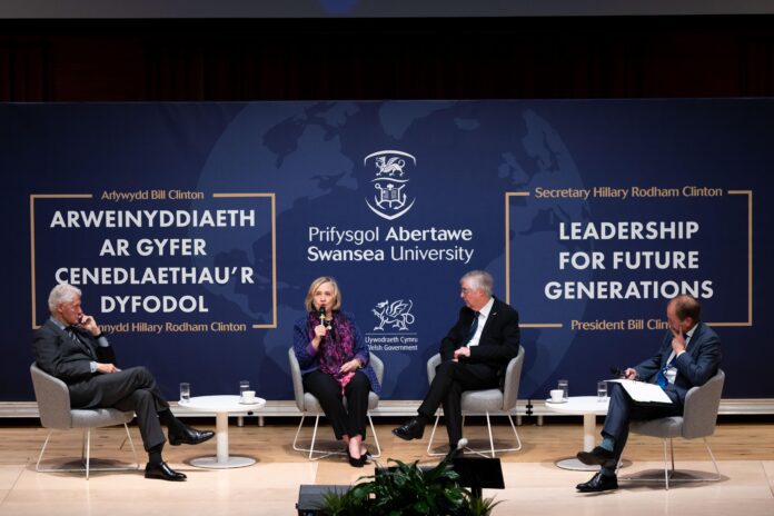 President Clinton Secretary Clinton First Minister Professor Paul Boyle Vice-Chancellor-min