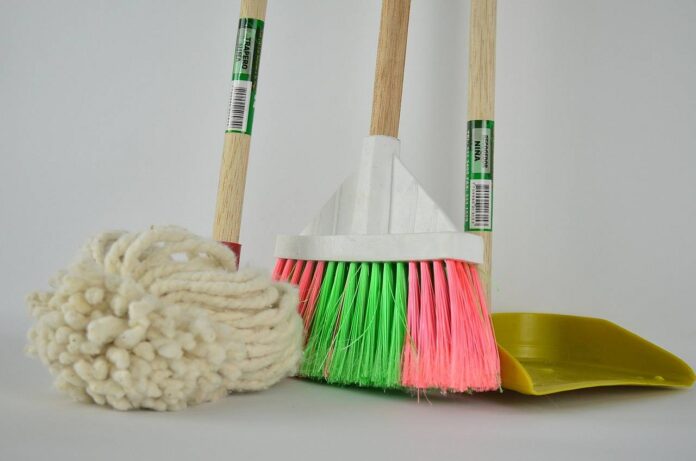 broom-1837434_1280_wp