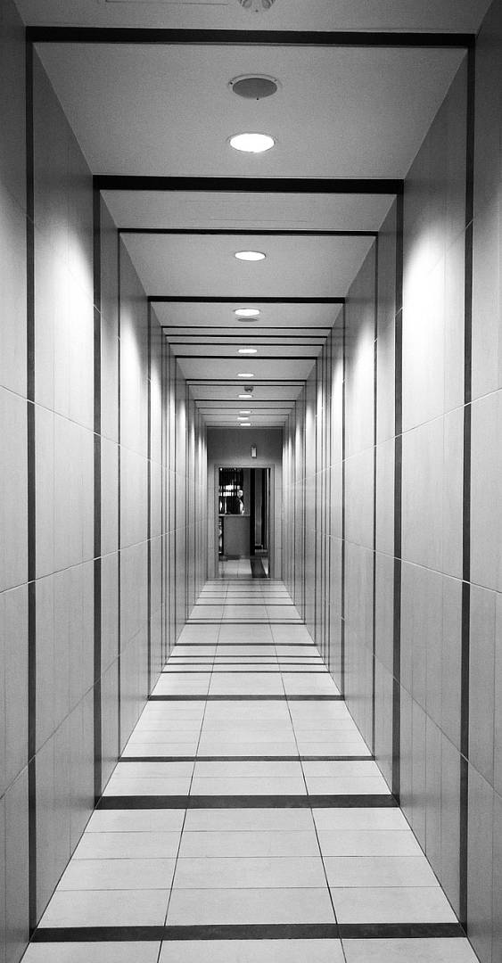 hallway-933328_1280_wp