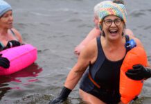 Lansio dipio dŵr oer yng Nghronfeydd Dŵr Llys-faen a Llanisien, gyda sesiynau cyflwyno i sicrhau dipio diogel