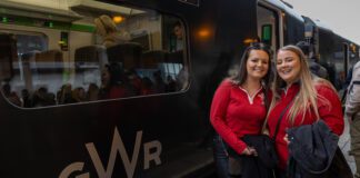 Cymru v Ffrainc: Great Western Railway yn darparu 52 o drenau ar gyfer gêm Bencampwriaeth y Chwe Gwlad ar ddydd Sul