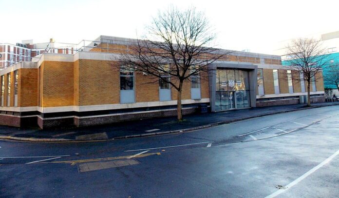 Swansea_Magistrates_Court_(geograph_3954766)