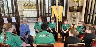 Ei Huchelder Brenhinol, Duges Caerloyw yn cwrdd â gwirfoddolwyr St John Ambulance Cymru yng Nghaerdydd