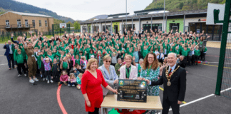 Ysgol Gymraeg Cwm Gwyddon officially opened by the Cabinet Secretary for Education