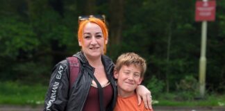 “Fe yw fy arwr i” – Achubodd bachgen 9 oed fywyd ei fam trwy ffonio 999 ar ôl iddi fynd i mewn i goma diabetig