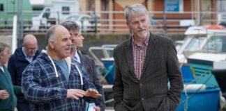 Ysgrifennydd Newydd y Cabinet ar yr ymweliad cyntaf â physgotwyr