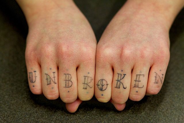 hands-1399552_640