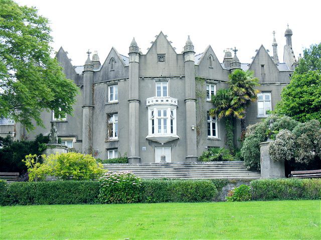 Building_in_Swansea_University_-_geograph.org.uk_-_893505