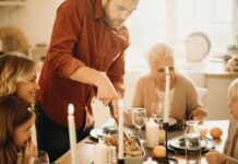 (Survey) 2 PM Is the Sweet Spot for Christmas Dinner in Swansea, Survey Finds