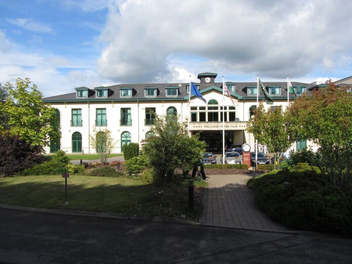 1440px-Vale_Resort_Hotel_geograph-3653568