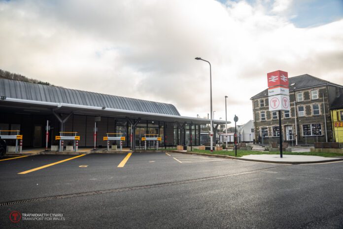 TfW_On Thursday 30 January, TfW will officially open the new interchange to the public. This will allow visitors to learn more about its features before Stagecoach begins operating bus services from the interchange. A team of Customer Ambassadors will be on hand to provide information about the new facility and its services. TfW has worked closely with Rhondda Cynon Taf Council, who secured the multi-million-pound funding for the project through the UK government's Levelling Up fund and the European Regional Development Fund. The Council was instrumental in building the interchange, which involved demolishing several buildings, selecting a main contractor, and facilitating the construction phase of the modern transport hub. Once opened, it'll be operated by TfW with Stagecoach running their local bus services from the interchange. The interchange features seven bus bays, improved cycling facilities and a new ticket office for purchasing rail tickets. It also features toilet facilities, a new taxi rank and customer information screens that display live departure times for rail and bus services. This development has transformed the original station area into a modern and accessible transport hub. The opening of this new facility, along with the introduction of brand-new tri-mode trains on the Treherbert line from January 2025, will transform travel within the region as part of the South Wales Metro. In addition to the opening of the bus interchange, TfW and Stagecoach will shortly launch a new integrated rail and bus ticket for communities in the Rhondda Fach. More information on this new ticketing option will be available soon. Marie Daly, Chief Customer and Culture Officer at TfW, stated: "We're looking forward to welcoming customers to see the new facility and learn about the bus services on offer. We appreciate the patience of the local community and are delighted to open the facility on Thursday." Councillor Andrew Morgan OBE, Leader of Rhondda Cynon Taf Council, added: "The modern bus interchange is a central project of our Porth Regeneration Strategy and will be a regionally-important facility – taking advantage of the town's location as a gateway to both Rhondda valleys, and more frequent services via the Metro. "The hub will bring bus and rail services together, making it more convenient for commuters who need to catch the train for one part of their journey and the bus for another. It will aim to tackle several barriers such as walking between sites, having to buy more than one ticket, and waiting between services. "We acknowledge there has been a prolonged delay in getting the facility ready to open, and that it has been much awaited by residents. However, I'm pleased these brand-new facilities will soon be available, with the opening arrangements now agreed." e-4