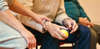 Local Home Care Provider Earns Top Score, Receives Praise from Families in Cardiff & Swansea