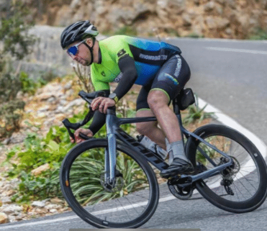 Two Barratt David Wilson Homes employees have set themselves an Ironman challenge in aid of Wales Air Ambulance