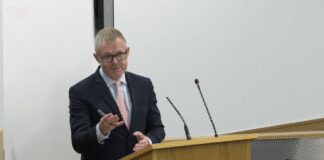 Senedd members quiz health secretary on dentistry shake-up