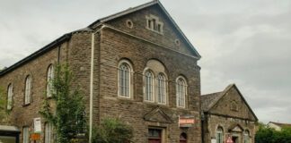 Cymuned yn sicrhau dyfodol capel eiconig ‘Cwm Rhondda’