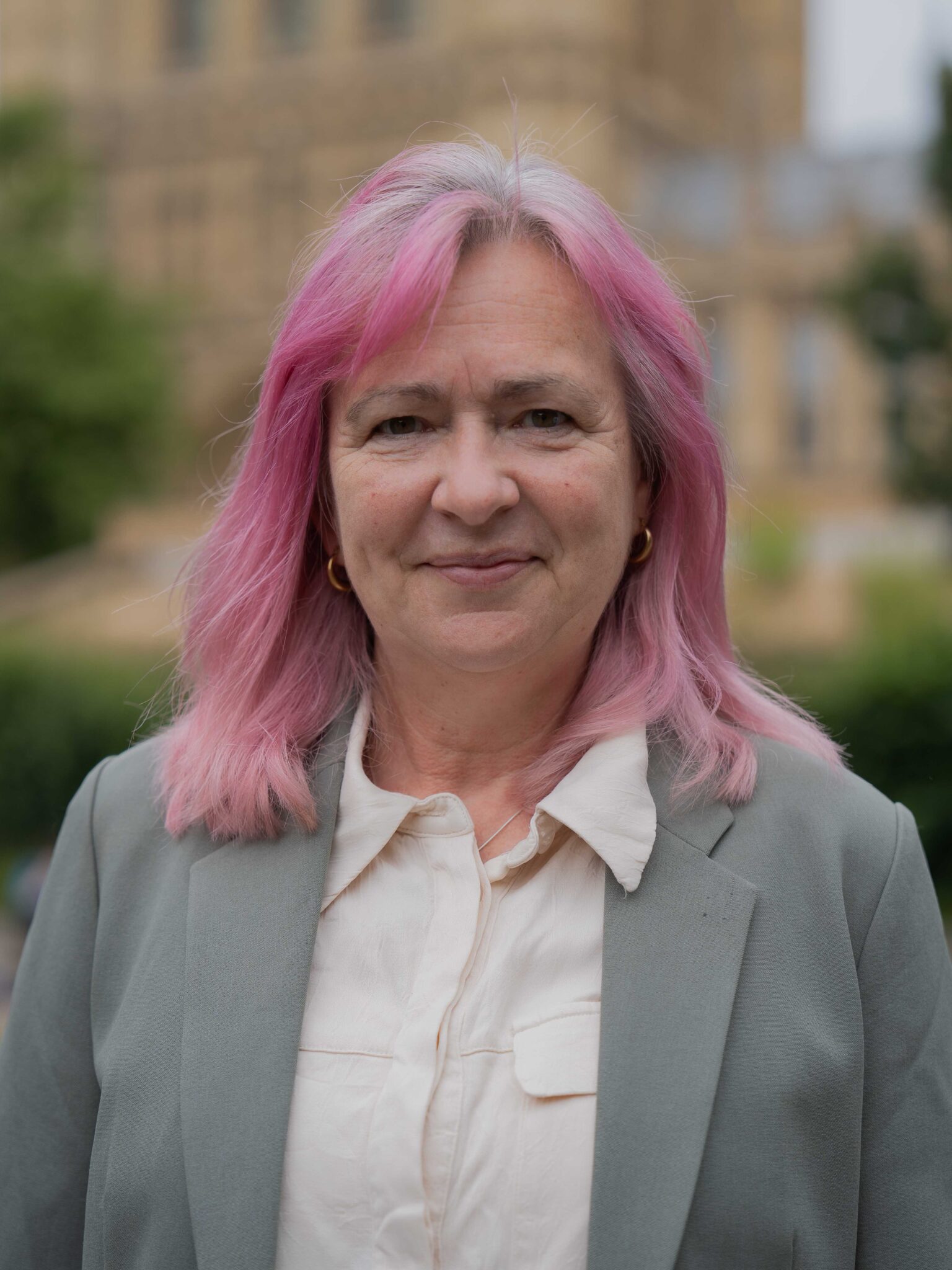 ‘Mae modd trechu gwleidyddiaeth asgell dde drwy gadw at ein gwerthoedd o ddynoliaeth a chynhwysiant’ – Plaid Cymru